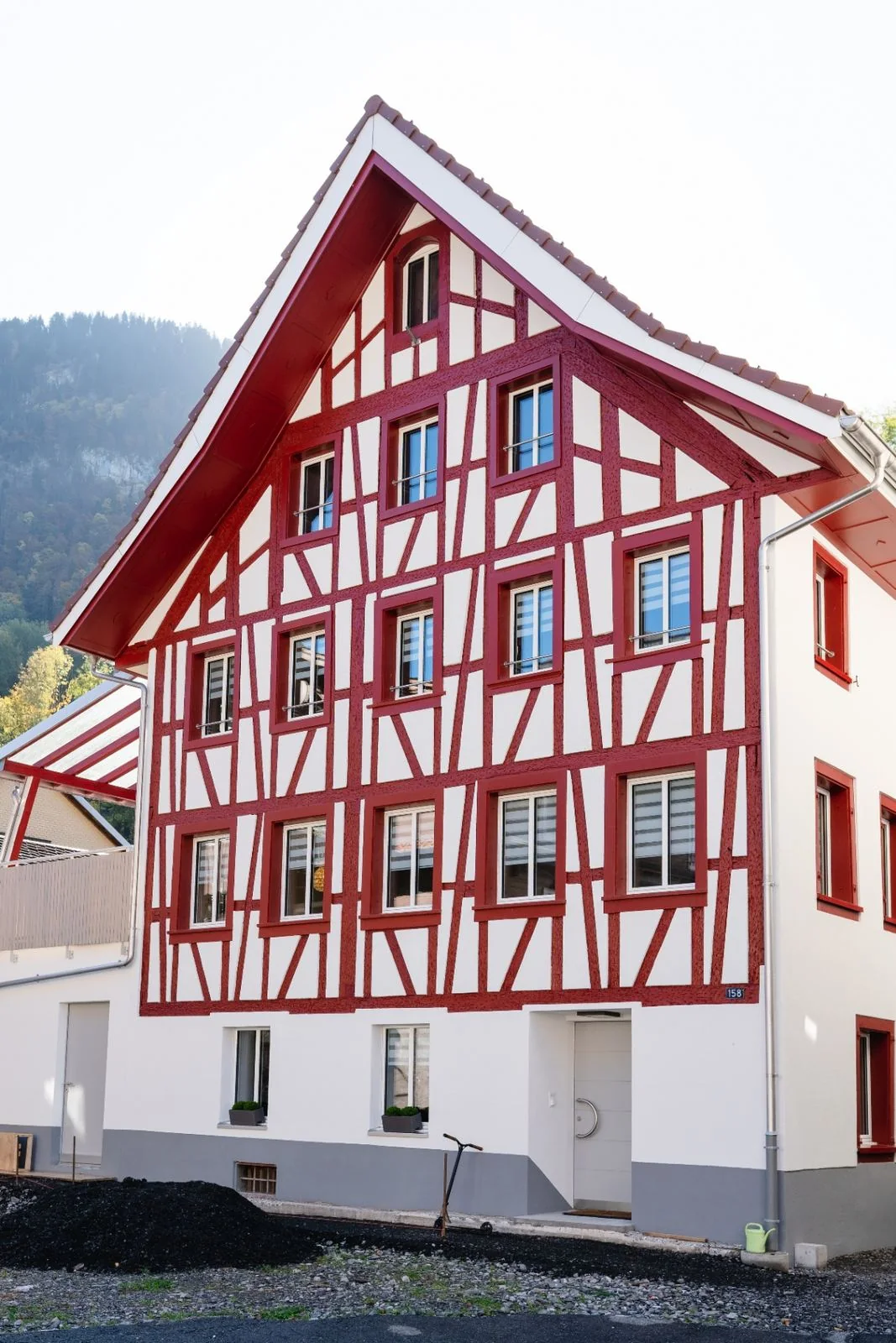 Sanierung Riegelbau – Fassadenrenovation · Malerarbeiten