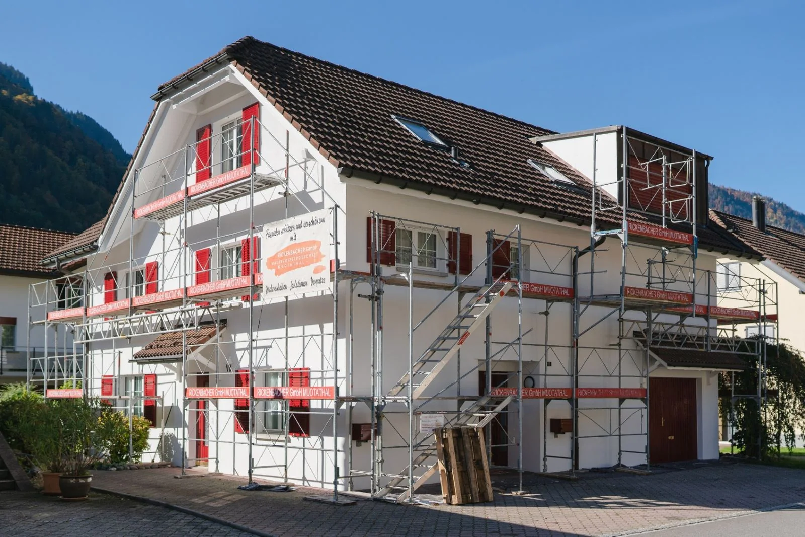 Gerüst und Malerarbeiten – Eigenes Gerüstmaterial